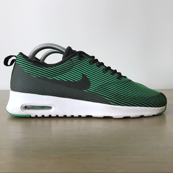 {keywor d} nike max thea